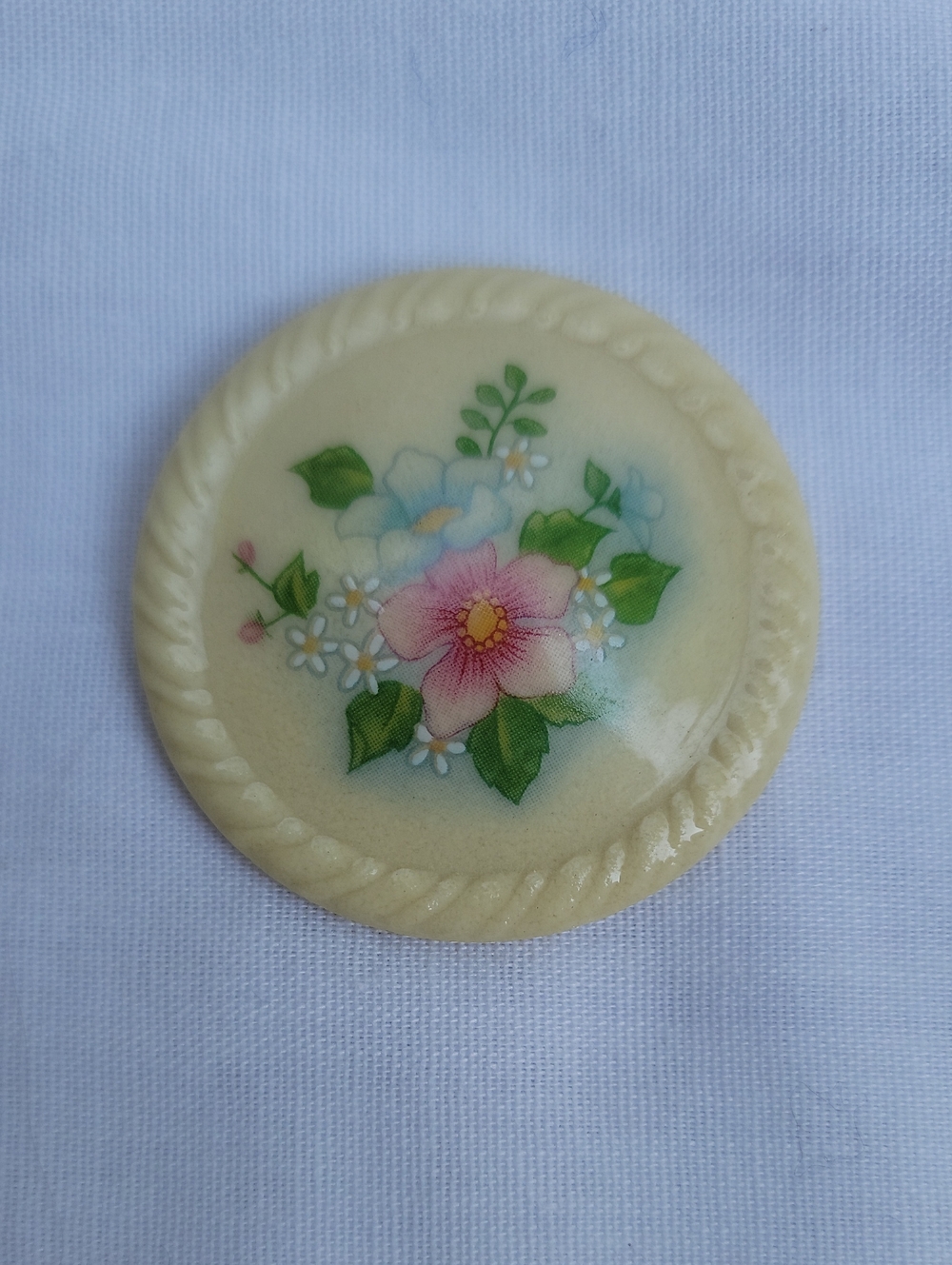 Vintage Avon Cream Round Spring Bouquet Pinback Pin Brooch